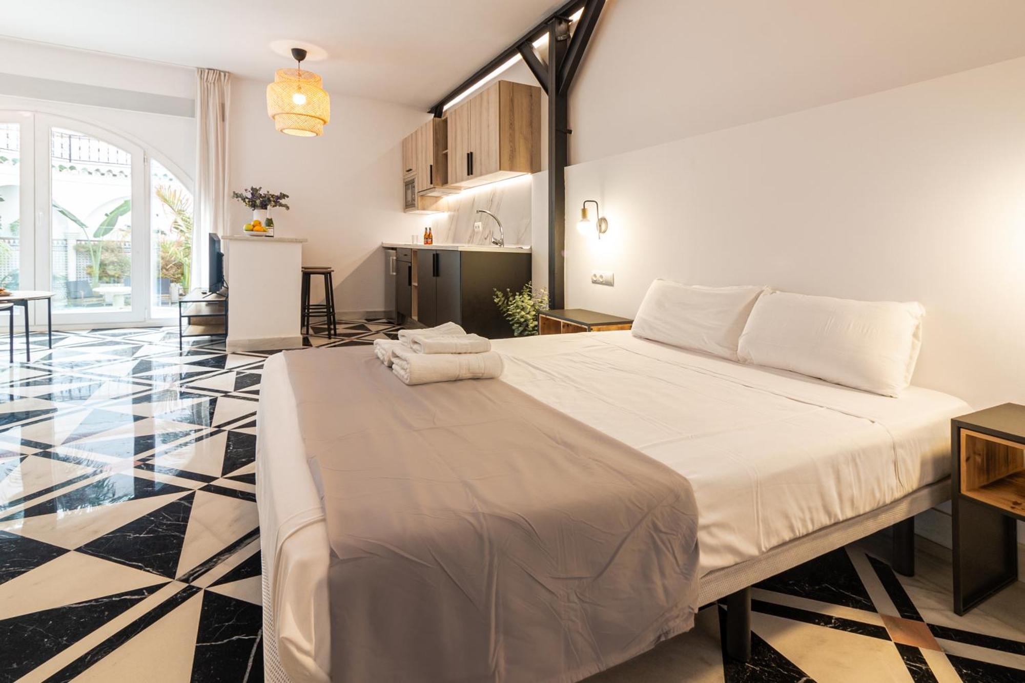 El Patio De La Luna Freshapartments Malaga Luaran gambar