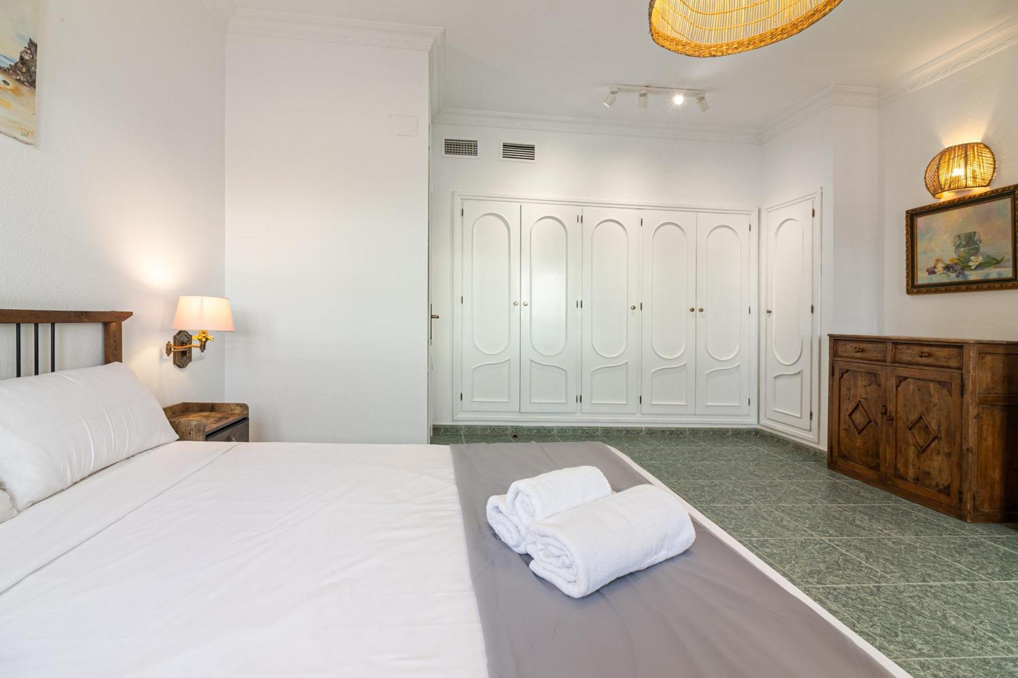 El Patio De La Luna Freshapartments Malaga Luaran gambar